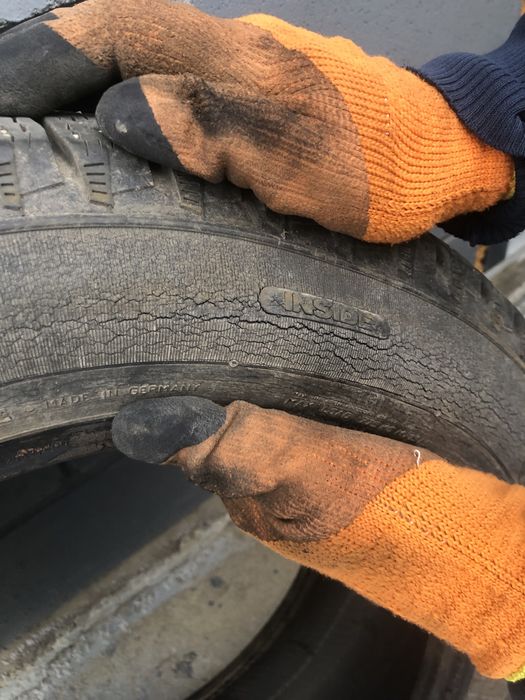 Зимние шины 215/60/16