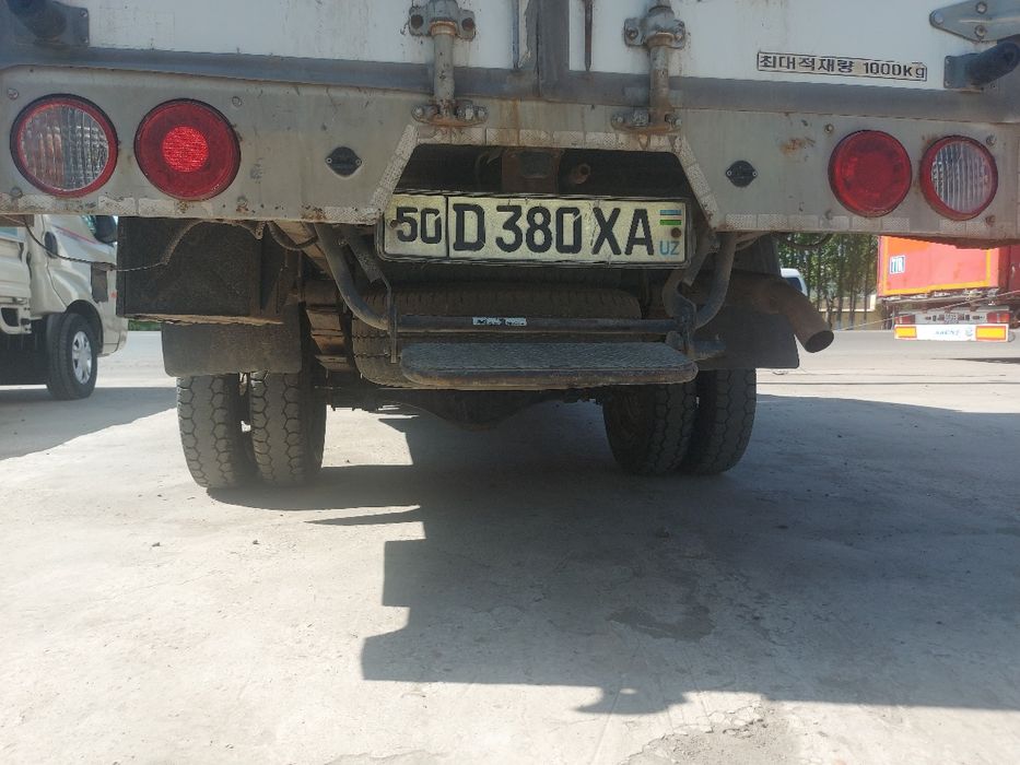 Кия бонго сотилади