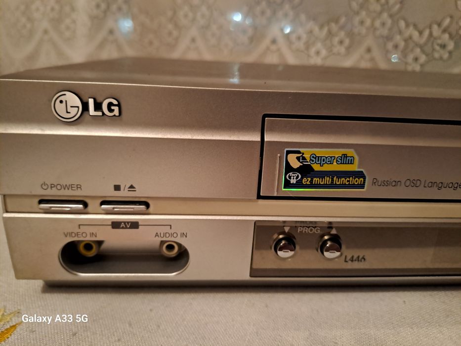 Видеомагнитофон LG