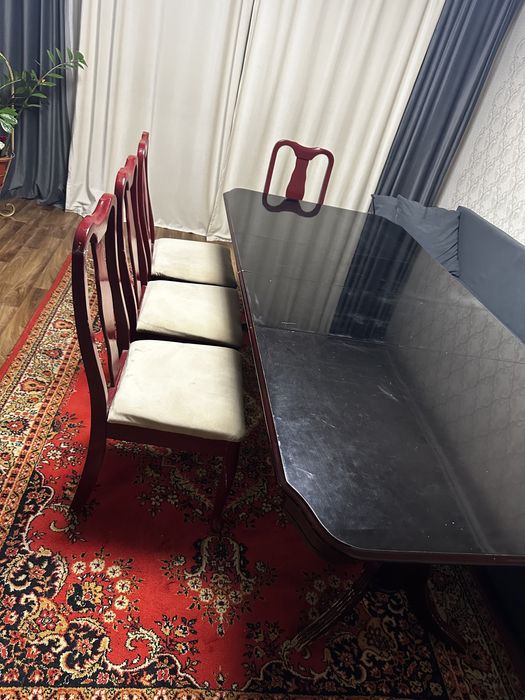 Стол и 8 стульев