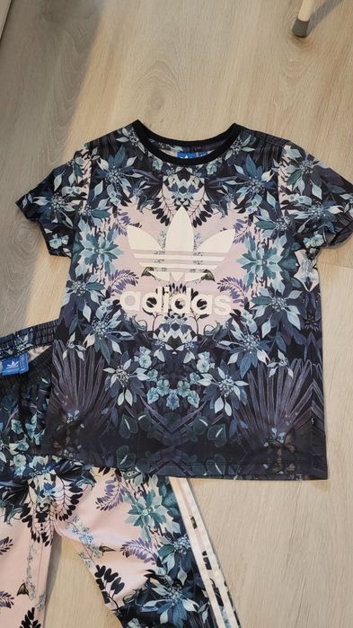 Set adidas floral pantaloni+ tricou