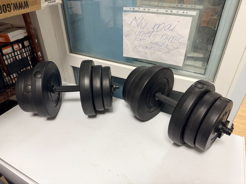 Gantere reglabile noi set 40 kg. 20 kg+20 kg=40 kg. Pret 300 lei