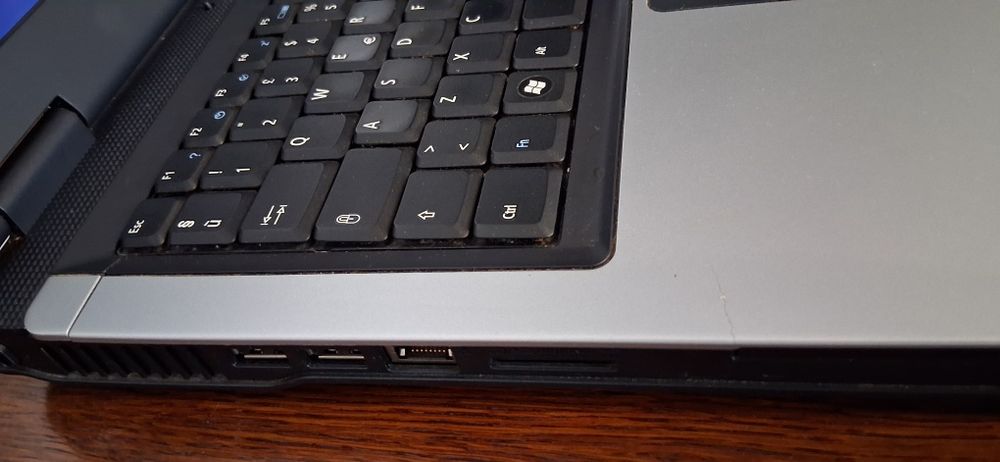 Laptop marca Acer, gri