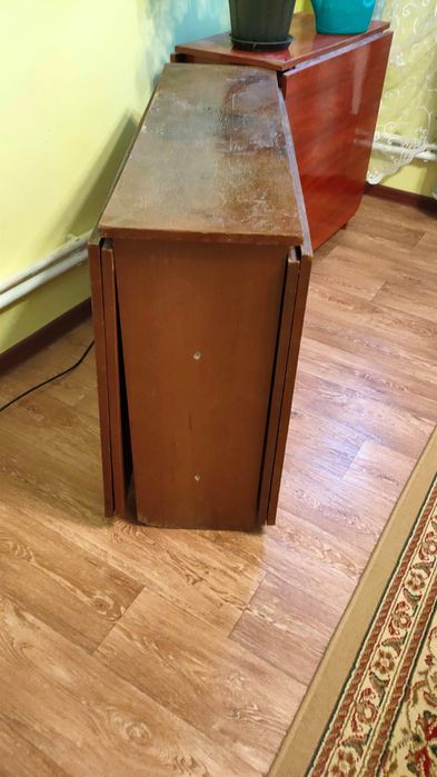 Продается стол книжка