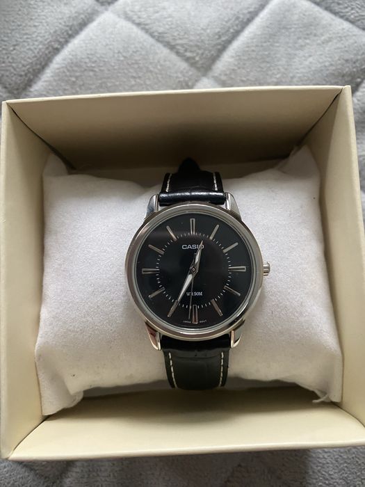 Продам женские часы