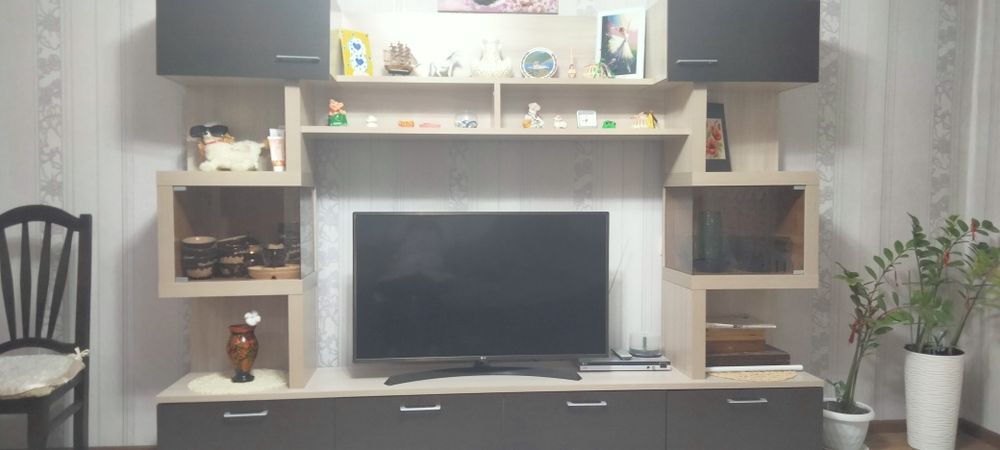 Продам Горка для гостиной