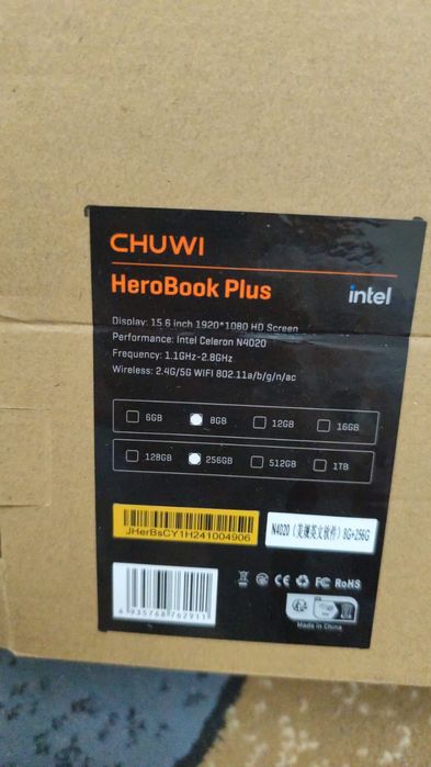 Ноутбук , новый.