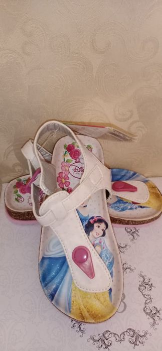 Продам сандалии на девочку