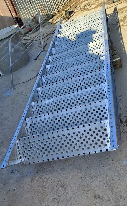 Scări metalice zincate 85x400cm