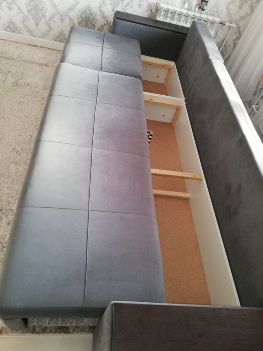 Продам диван серого цвета