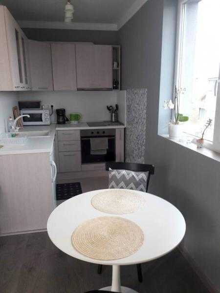 Дава се под наем Двустаен апартамент в Бургас, Изгрев - 46 кв.м за 765 € - Снимка #1