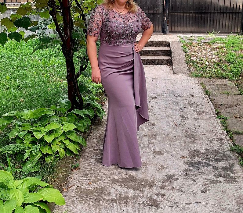 Rochie elegantă, potrivită pentru un botez sau nuntă.