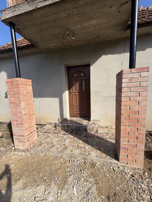 Vand casa cu teren