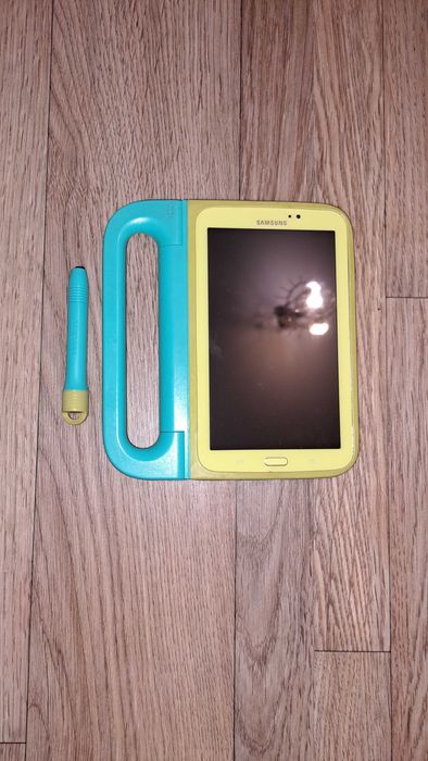 Детский планшет Samsung в защитном чехле