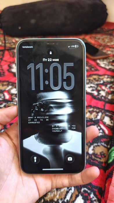 iPhone 11, sotiladi xotirasi 64gb.