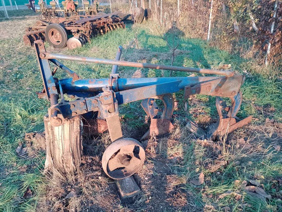Semanatoare plug pentru tractor