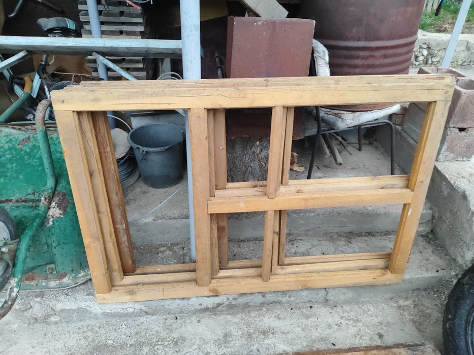 Продам деревянные оконные рамы без стекол