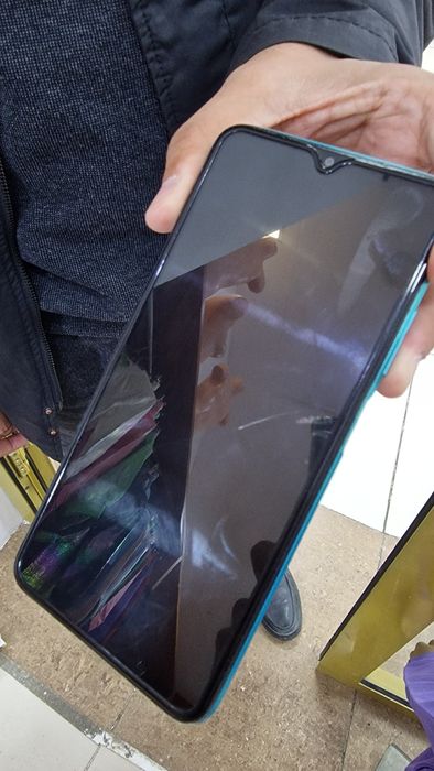 Продам смартфон Б/У Redmi 9T