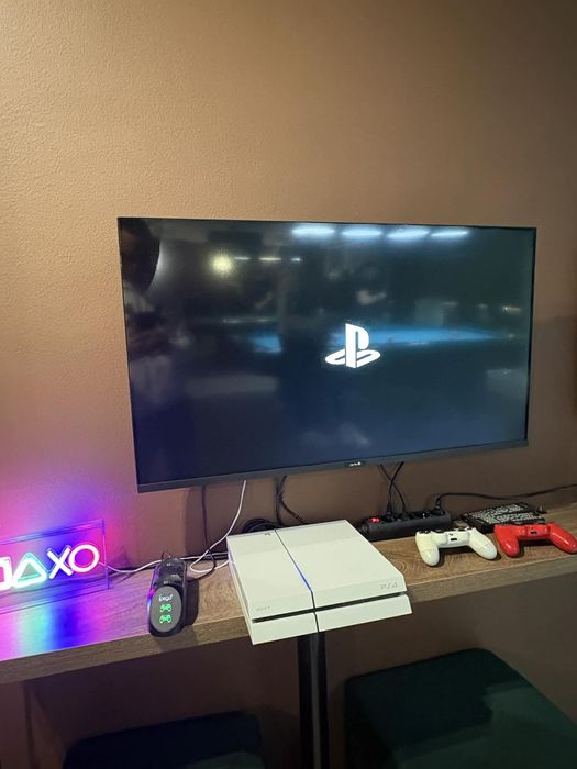 Продавам playstation 4 1tb