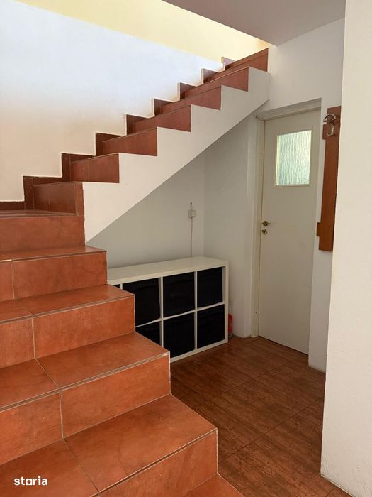 Vand casa si depozit materiale constructii - negociabil