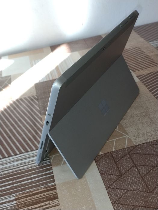 Tableta Microsoft surface 1926