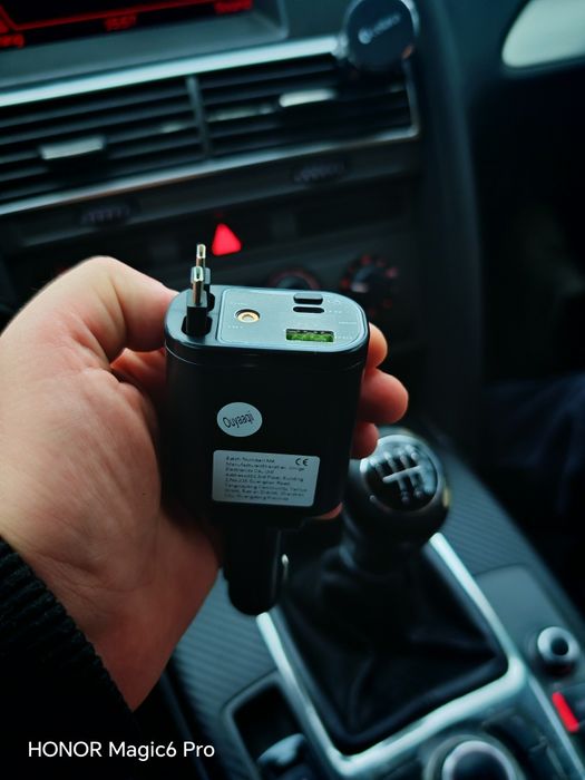 Încărcător auto retractabil Preț promoțional! cu lumini plafon Nou