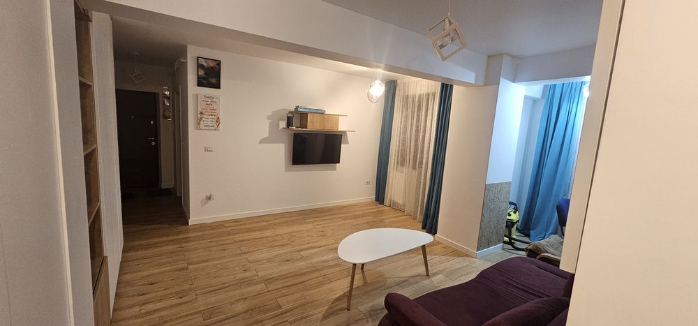Inchiriez apartament  2 camere   - Zona  Cartodrom