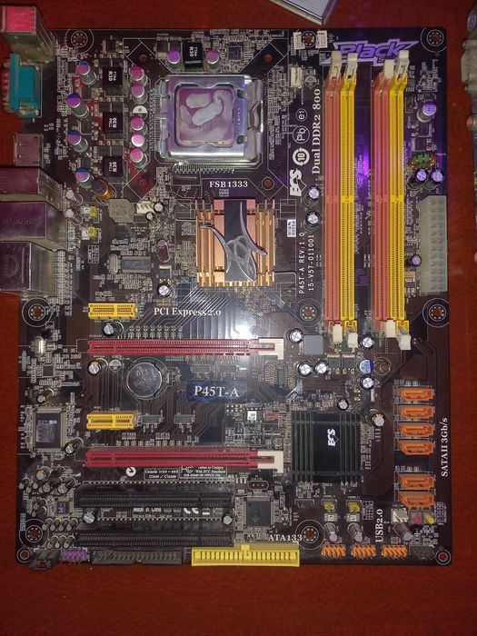 Комплект + мать. + проц. + кулер + озу
• Чипсет Intel P45
•
