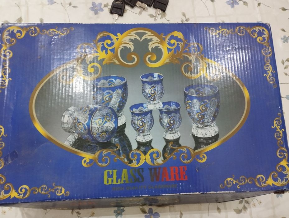 2 набора.у одного нету одна крушка.