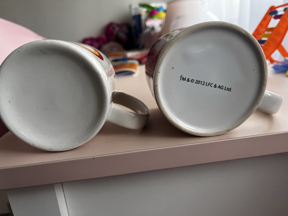 Футболни чаши брандирани с логото на Ливърпул