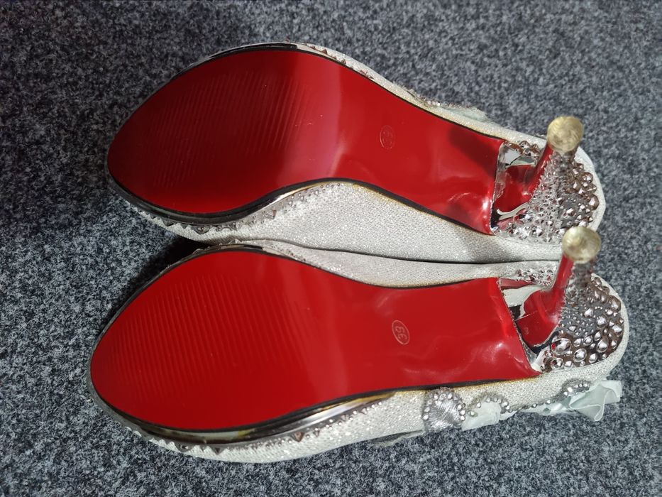 Pantofi stiletto noi marime 39