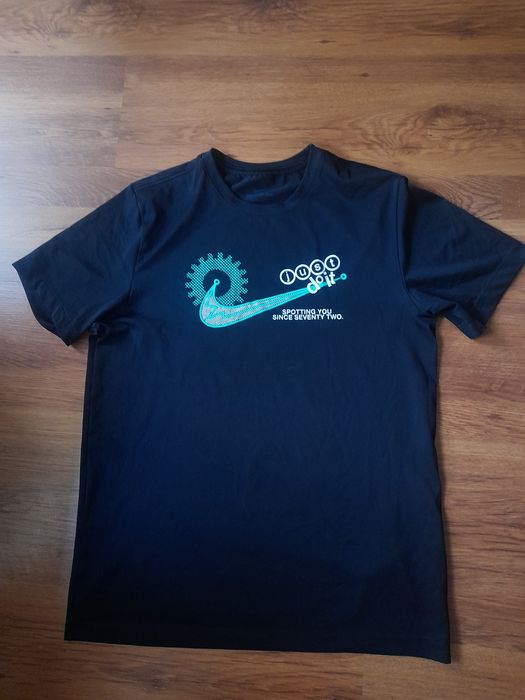 Nike dri fit мъжки тениски M размер 2броя.