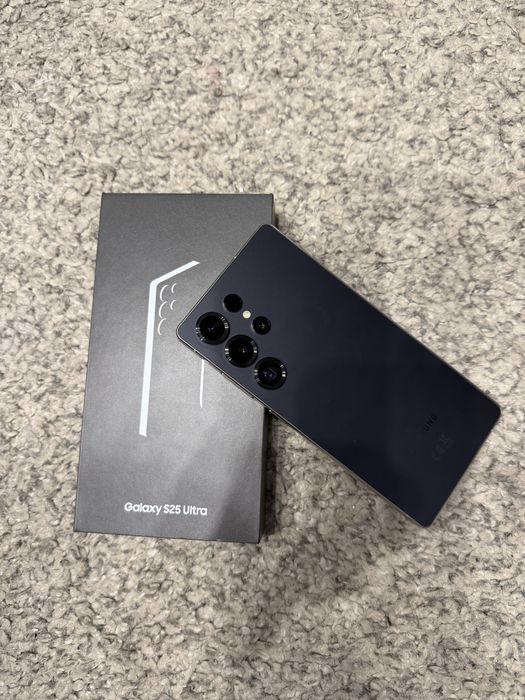 Samsung S25 Ultra ЧИСТО НОВ