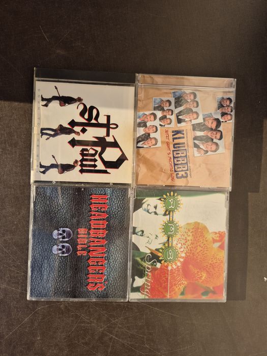 Vând 16 CD originale colectie muzica usoara mixta straina artisti internationalii