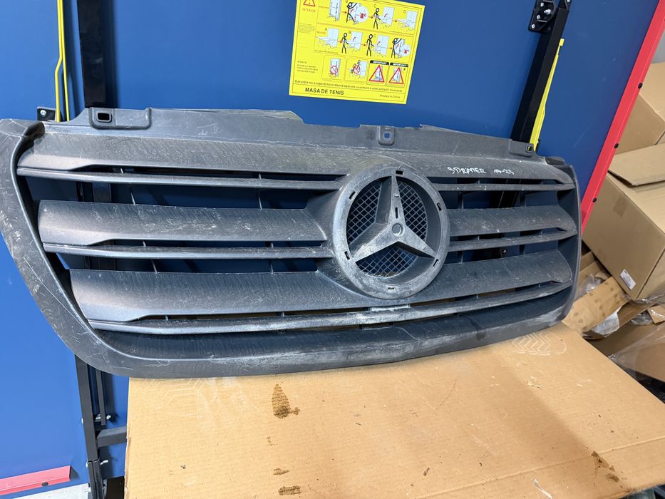 Grila centrala Mercedes Sprinter 907 2019/2020/2021/2022/2023/2024