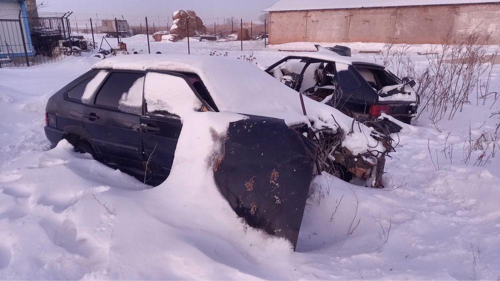 Прадаю на разбор 2114.