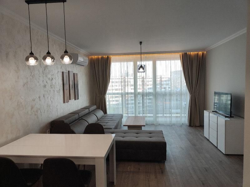 Дава се под наем Двустаен апартамент в Бургас, Братя Миладинови - 88 кв.м за 867 € - Снимка #1