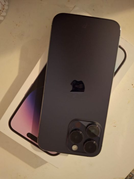 Срочно продам Айфон 14 про мах