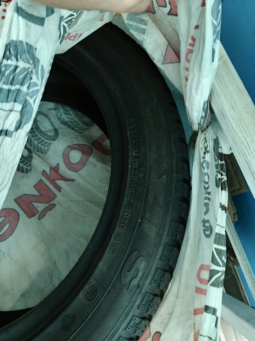 Продам шины Maxxis комплект четыре штуки