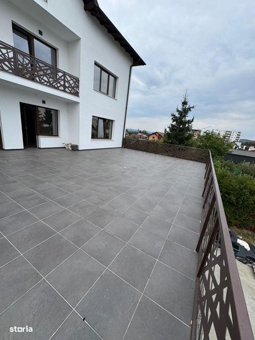 Spatiu Comecial Mioveni, 100 mp + terasa de 100 mp, amenajat, bloc nou
