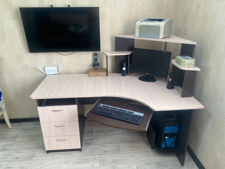 Компьютерный стол