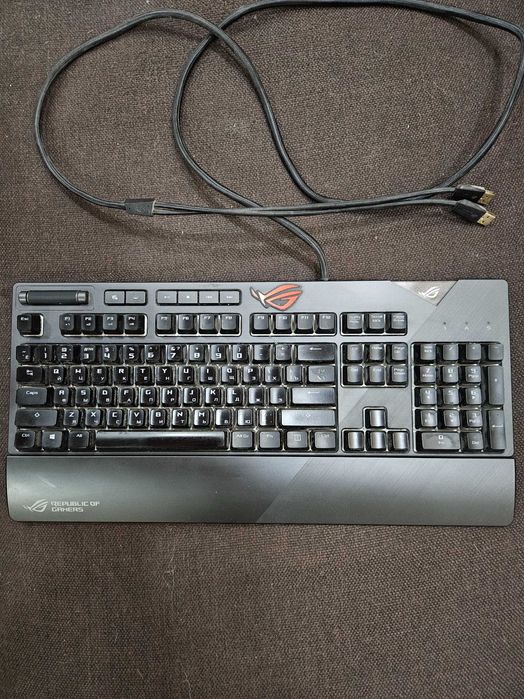 Проводная игровая клавиатура ASUS ROG Strix Flare (Cherry MX Red)