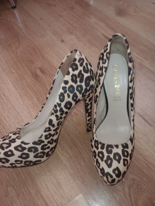Pantofi mărimea 36