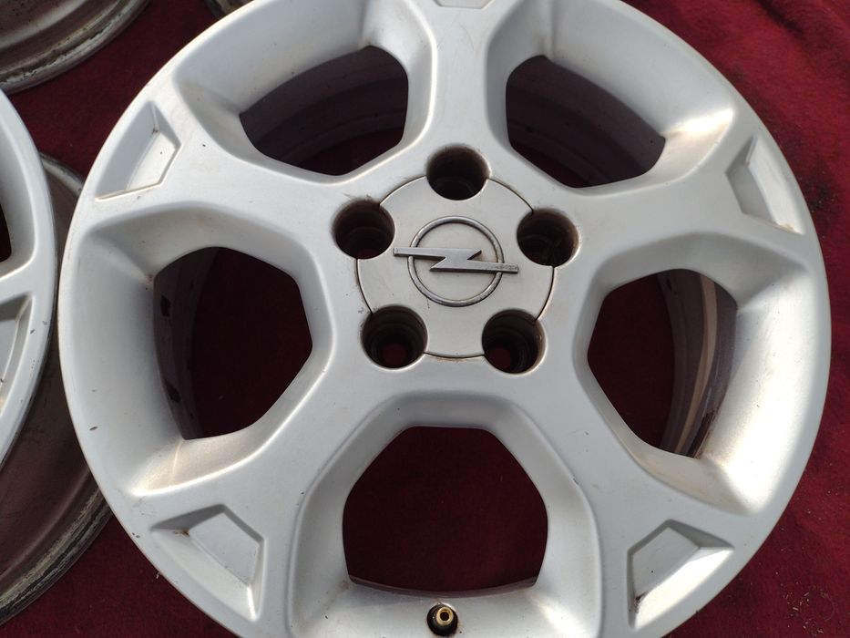 Перфектни 16-5х110 ЕТ49 6j Opel Astra J