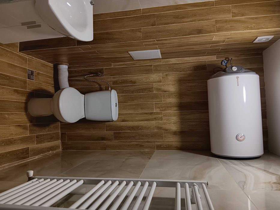 Дава се под наем Тристаен апартамент в Перник, Център - 125 кв.м за 600 € - Снимка #10