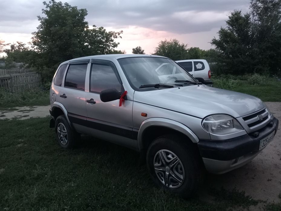 Шевролет     нива