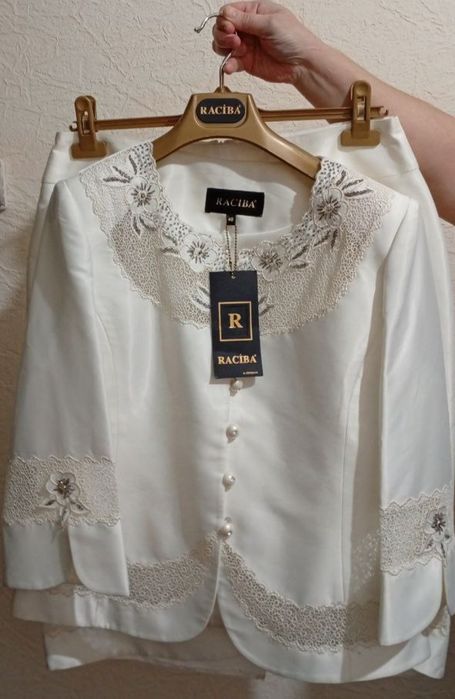 Ayyolar , qizlar kastyum yubkasi