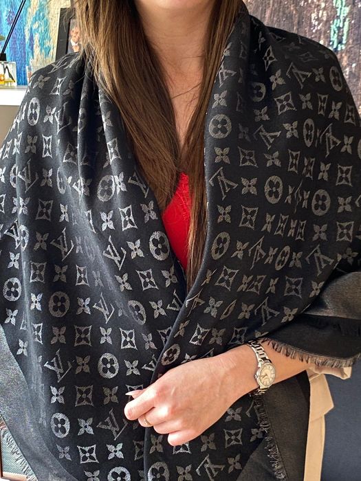 Louis Vuitton Monogram Shawl / Eșarfă Premium – Black & Grey – Made in Italy