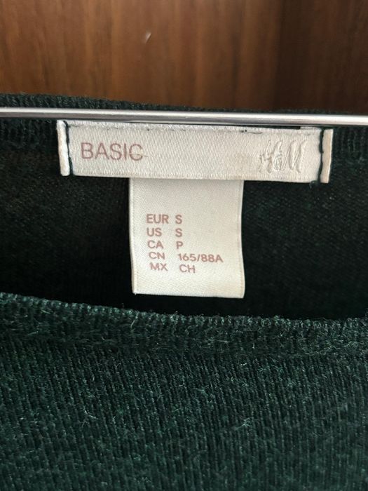Vând pluover verde închis marca H&M