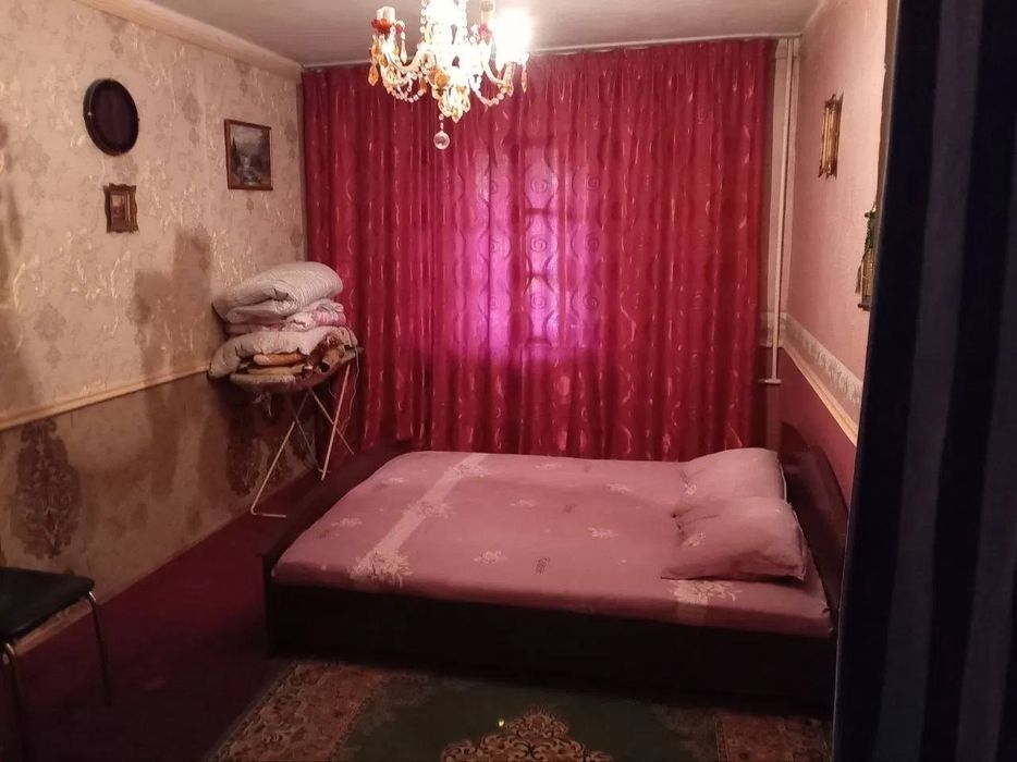 ЮнусРаджабий квартира 3х комнатная на 2 этаже  срочно